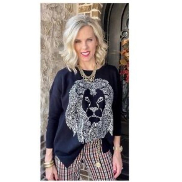 CAbi Tops - CABI XS Leo Lion #4246 black-white graphic cotton old money quiet luxury tunic